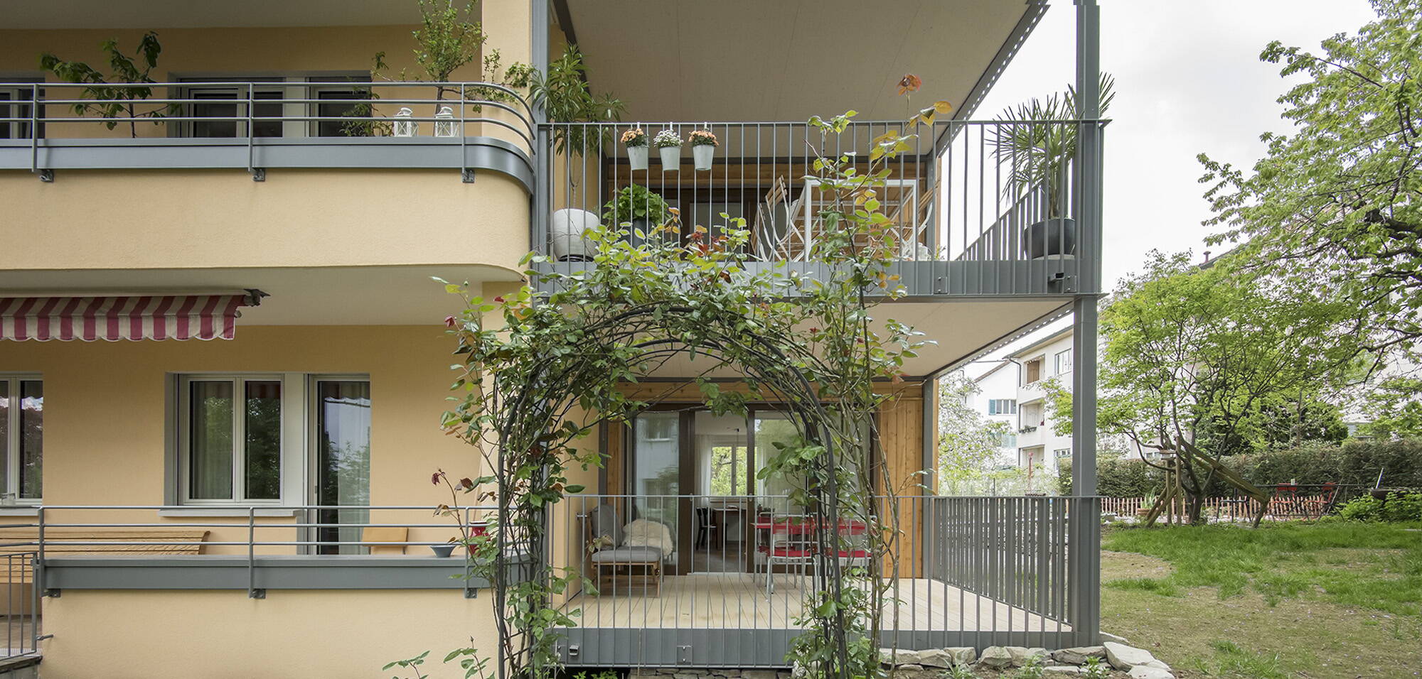 Zoom: Altbauweise Zentralschweiz_Wohnhaus Luzern_Anbau mit Balkone