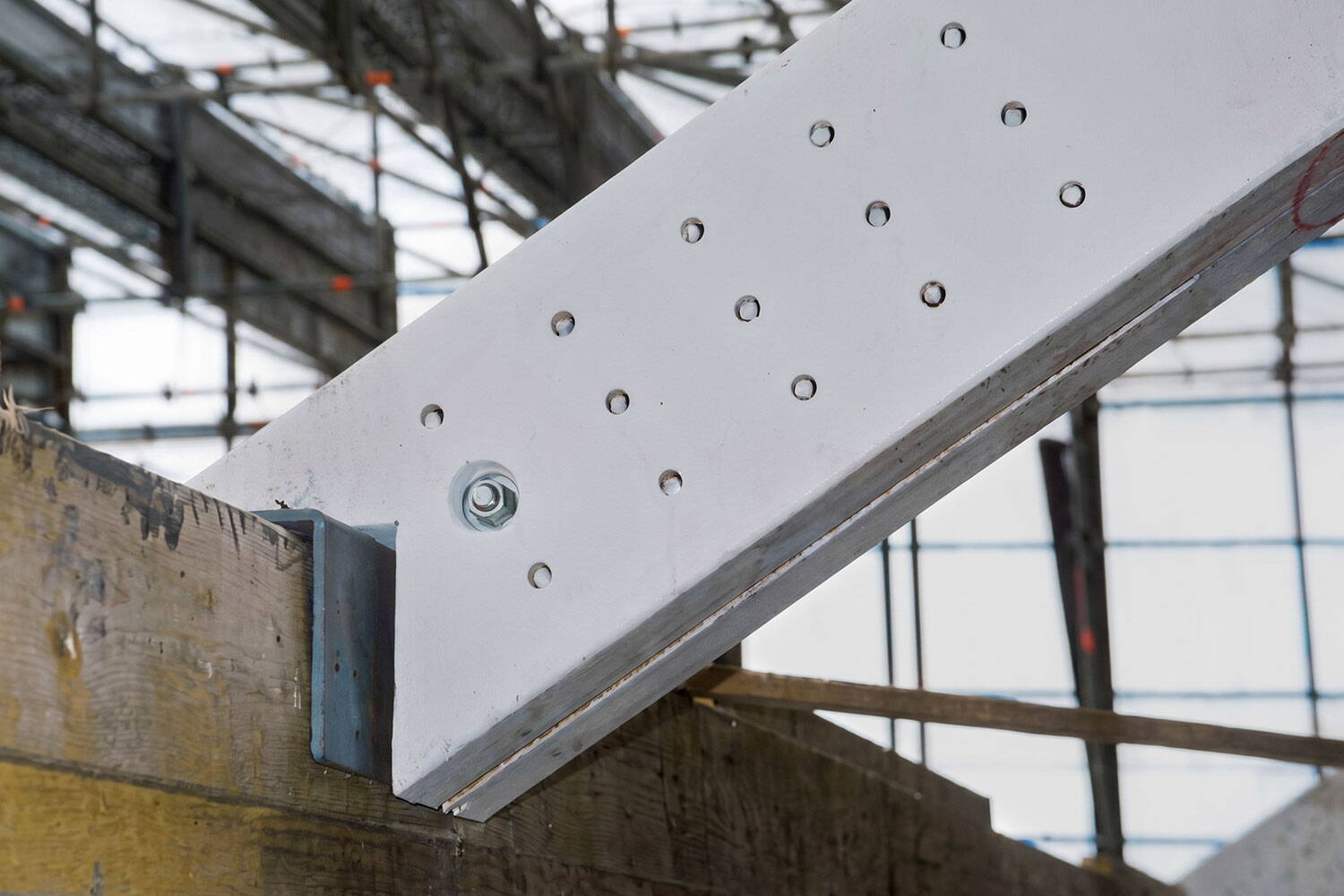 Altbauweise Zentralschweiz_Dettling-Partner-Architekten_Umbau Befestigung des Binders vom 5. OG ins Dachgeschoss.